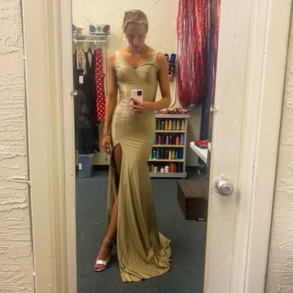 Formal Dress - Picture 1 of 4